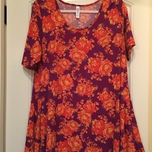 LulaRoe Perfect T- L